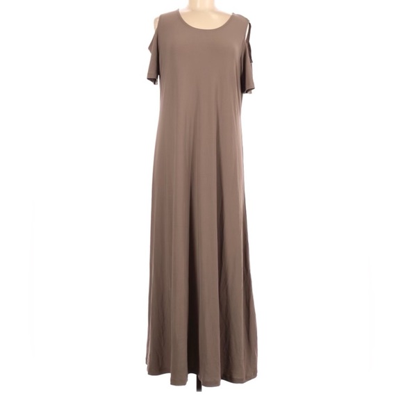 Solid Cold Shoulder Maxi Dress - Picture 3 of 11